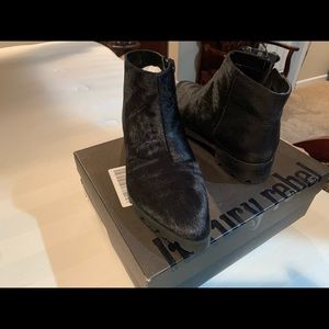 Women boots only worn twice.